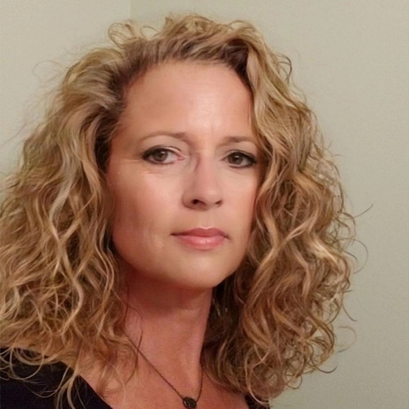 ๐ผMeet your Posher, Tracy๐ - Picture 3 of 8